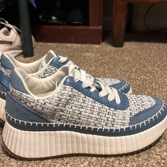 Universal Thread Sneakers - Picture 5 of 8